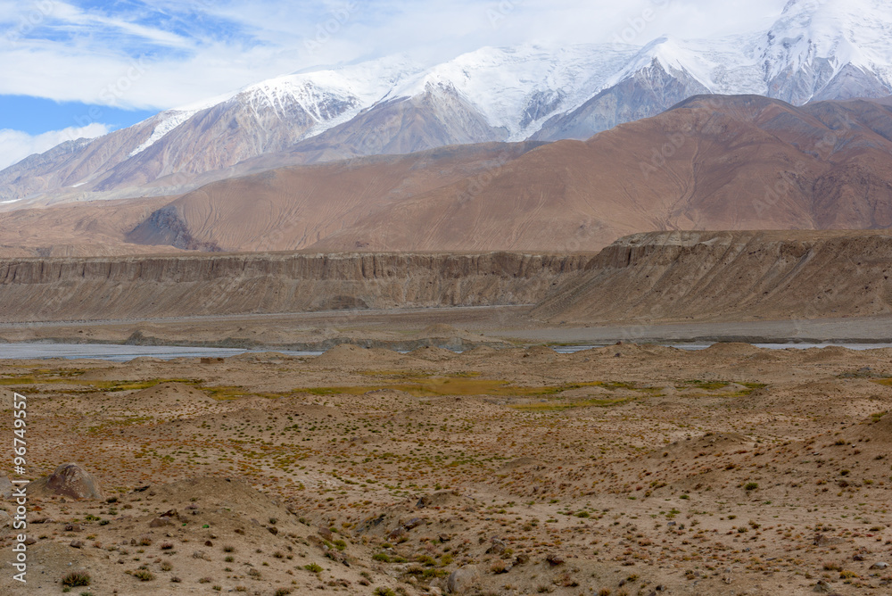 Landscape of Mountain and Lake around Muztagh Ata and Karakuli Lake, Pamir Mountains, Kasgar, Xinjiang, China