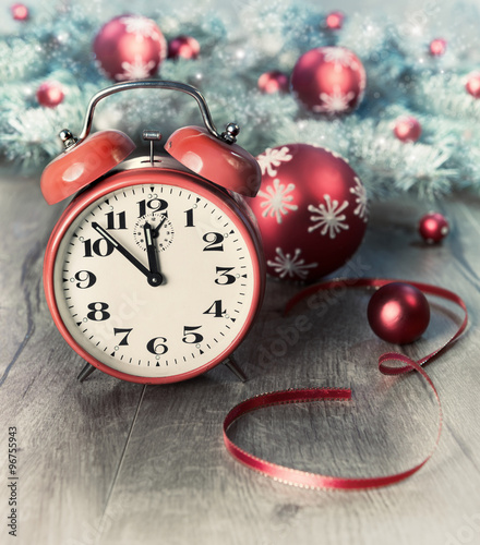 "Happy New Year!" Greeting card with alarm clock showing five to