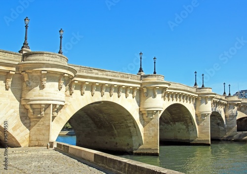 Pont Saint-Louis en été (Paris France)