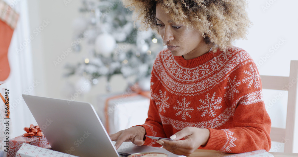 © Dash - Young woman doing Xmas shopping online