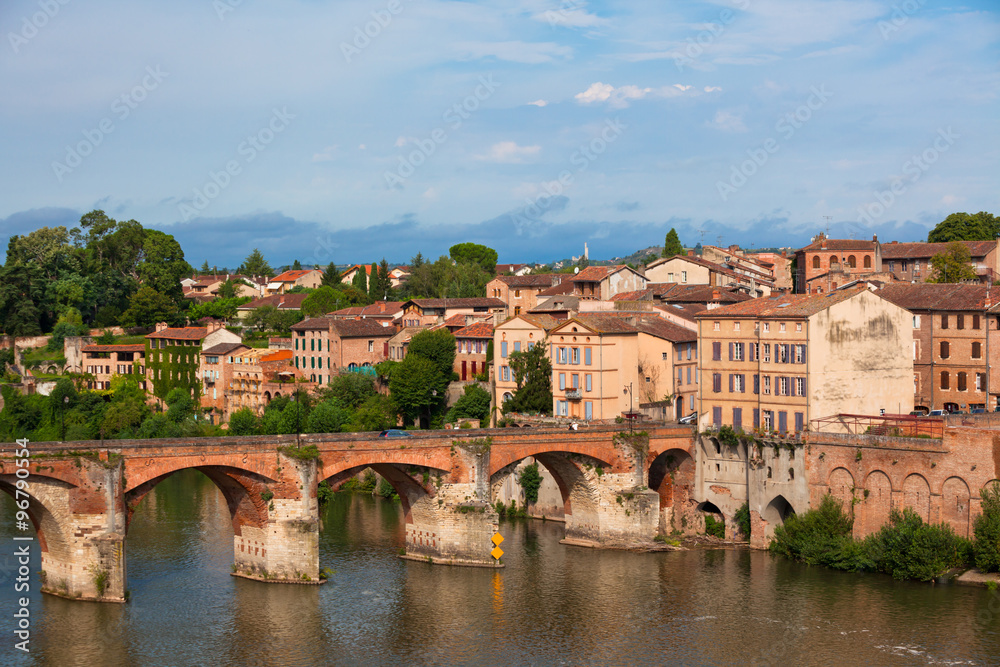 Fototapeta premium View of the August bridge in Albi, France