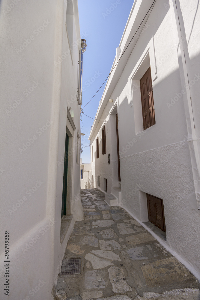 Small alleyway between white houses on Naxos