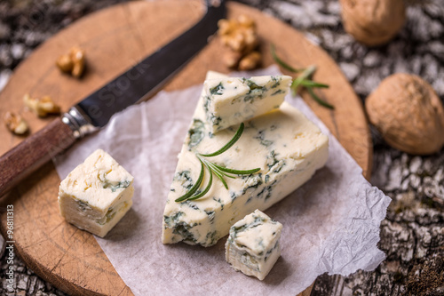 Cuadro en lienzo Blue cheese slices