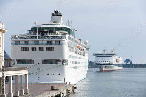 Fähre im Hafen von Genua photo