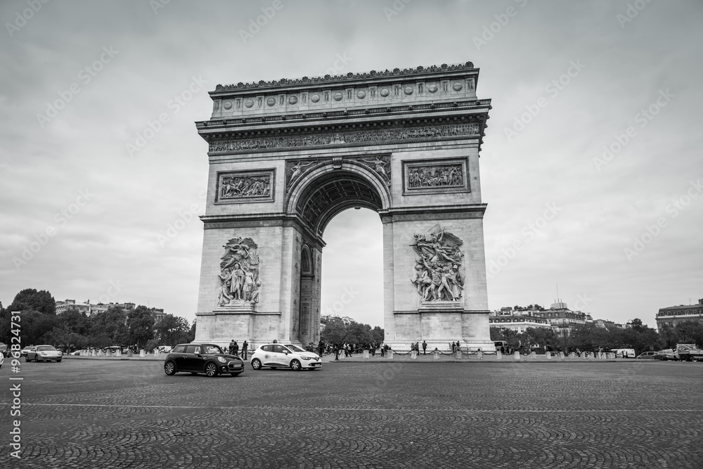 Arc de Triomphe place de l'Étoile n&b, en île-de-France à Paris, France