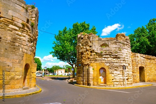 Fotografia Driving Through Arles