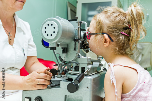 Fototapeta Naklejka Na Ścianę i Meble -  Optometrist with patient, giving an eye examination