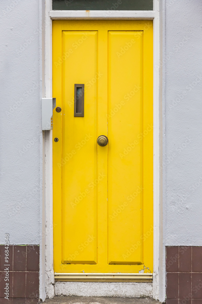 黄色のドア Yellow door
