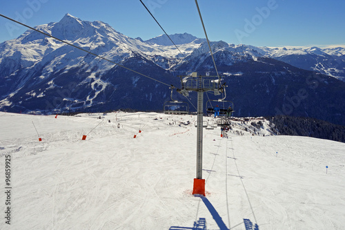 Au dessus d'une piste de ski. © Gamut