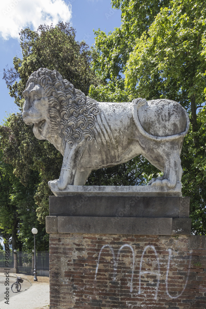 Lucca, town wall with lion statue, Tuscany, Italy, Europe
