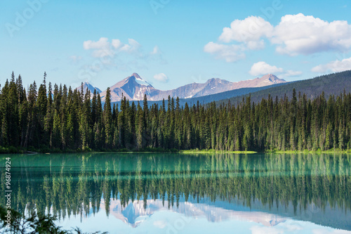 Fototapeta Naklejka Na Ścianę i Meble -  Emerald lake