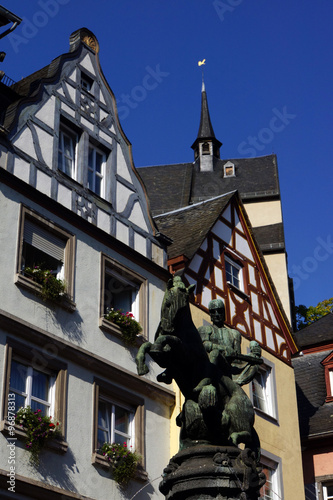 Marktplatz mit Rathaus und Martinsbrunnen photo