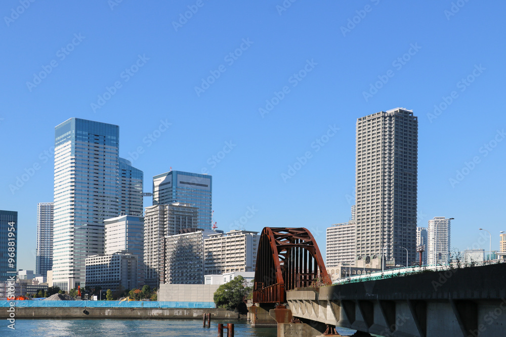 Obraz premium ビルと橋