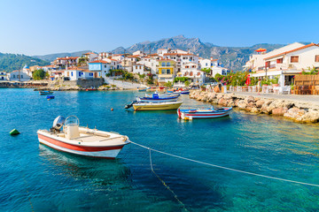 Fotobehang Cyprus Vissersboten in baai van Kokkari  © pkazmierczak