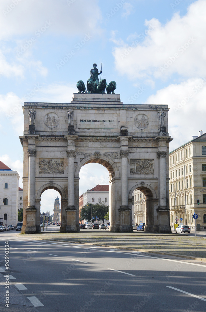 Триумфальная арка (Siegestor) на Людвигштрассе (Мюнхен, Германия)