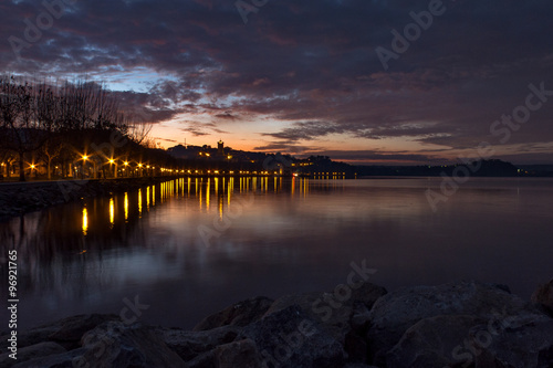 Lungo lago di Marta al tramonto