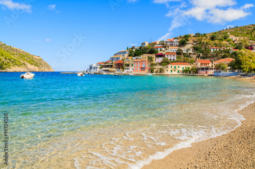 Fototapeta Naklejka Na Ścianę i Meble -  Beautiful beach in Assos fishing village on coast of Kefalonia island, Greece
