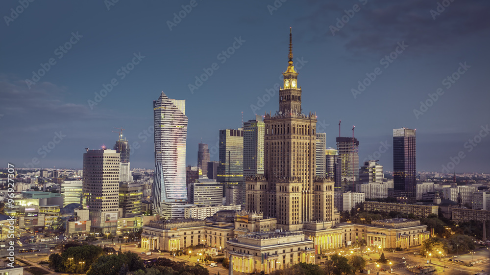 Obraz premium Widok z lotu ptaka centrum Warszawy w srunrise, Polska