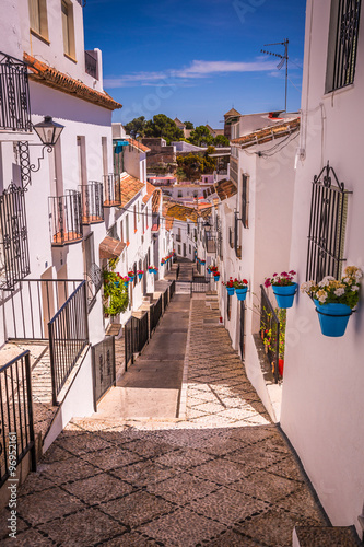 Fotografía Picturesque street of Mijas. Charming white village in Andalusia
