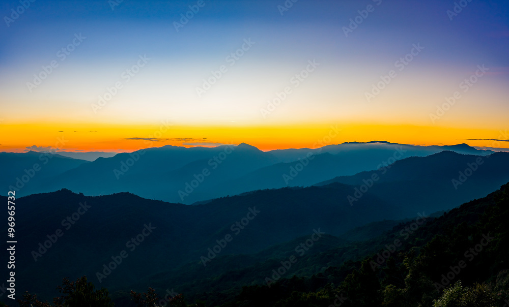 Obraz premium Sunset in the mountains landscape with sunny at Doi Pha Hom Pok,