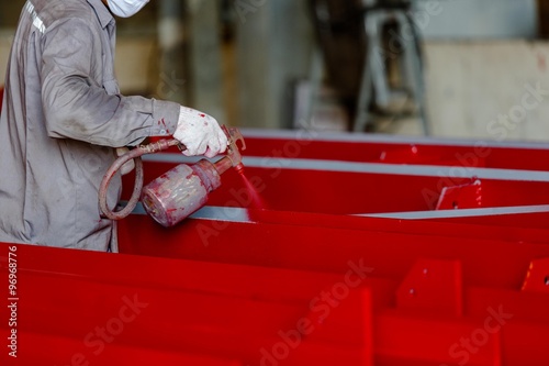 Painting process by spray gun for decoration work piece