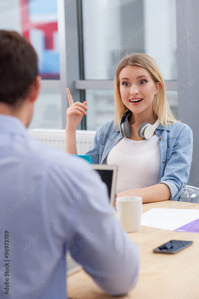 Obraz premium Experienced two colleagues are designing new project