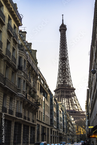 Fototapeta Naklejka Na Ścianę i Meble -  Eiffel Tower view in romantic alleyway, Paris