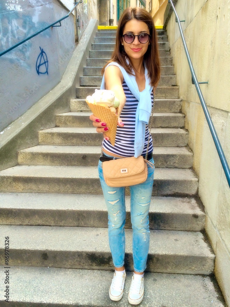 Obraz premium girl with icecream