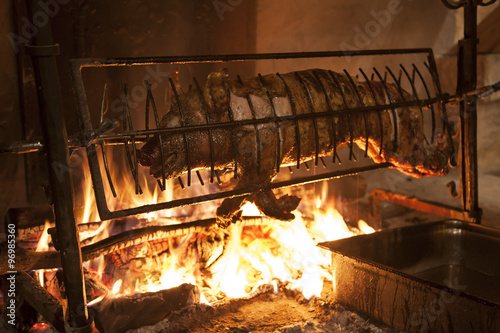 cochon à la broche photo