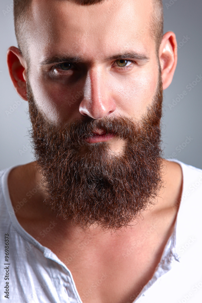 Obraz premium Portrait of handsome man standing, isolated on grey background