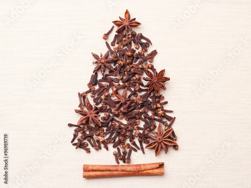 Fototapeta Naklejka Na Ścianę i Meble -  Christmas tree made from spices