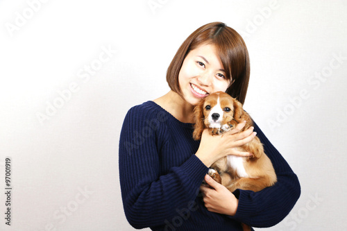 女性と愛犬