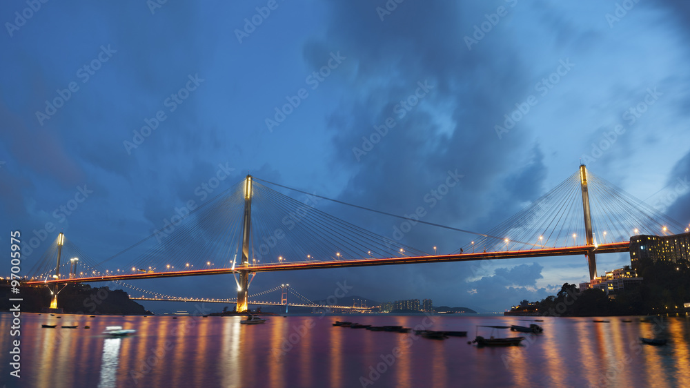 Obraz premium Ting Kau Bridge and Tsing Ma Bridge in Hong Kong.