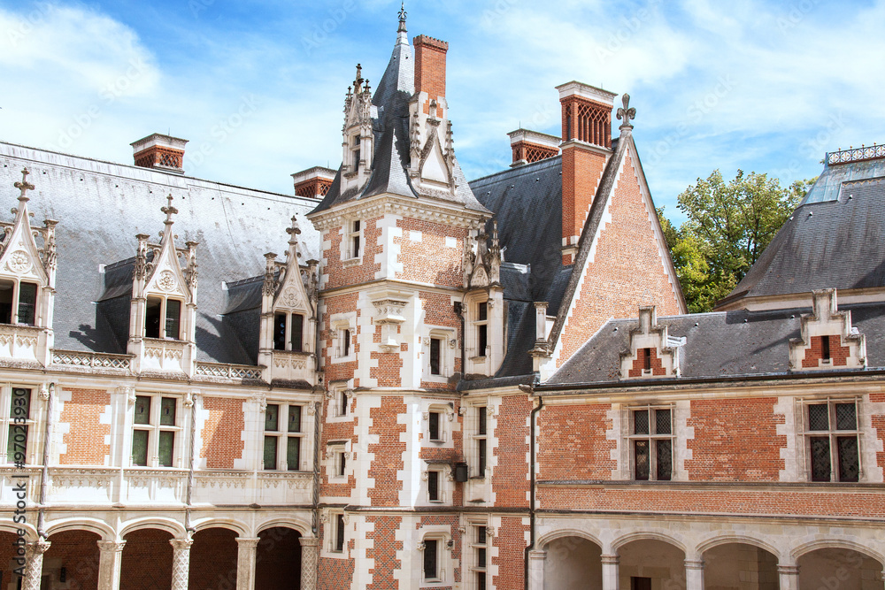 Fototapeta premium Château de Blois, aile Louis XII, chapelle Saint-Calais et galerie Charles d'Orléans, Loir et Cher, Val de Loire