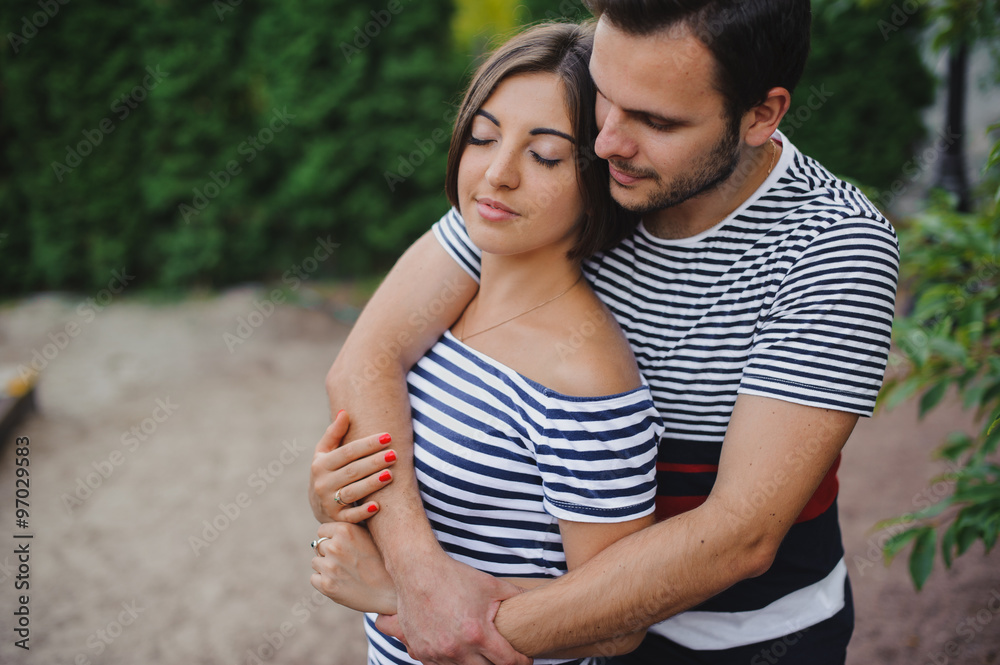 Obraz premium Young happy couple in love outdoor