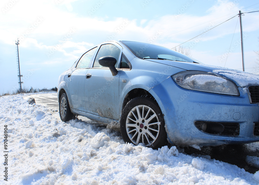 Naklejka premium car in snow