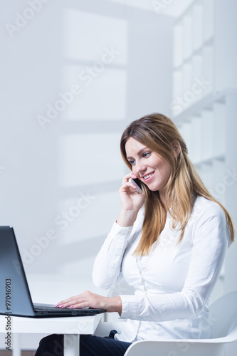 Foto Calling to the customer