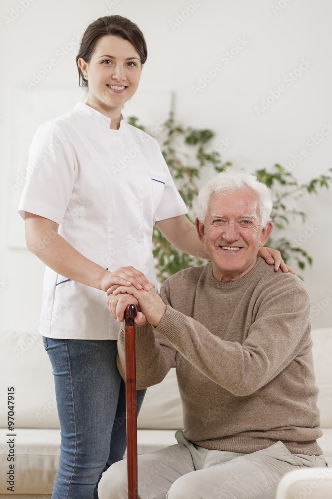 Obraz premium Young nurse and old man