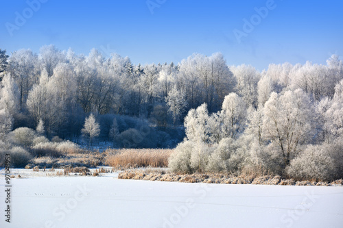 Fototapeta Naklejka Na Ścianę i Meble -  Winter landscape with frozen lake