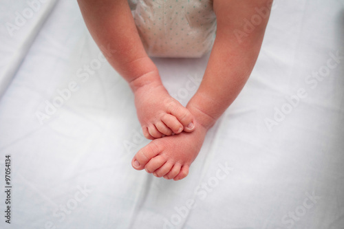 Pies de un bebe recien nacido