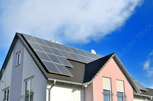 Einfamilienhaus mit Solarkollektoren