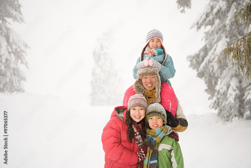 Fototapeta premium Family in the snow