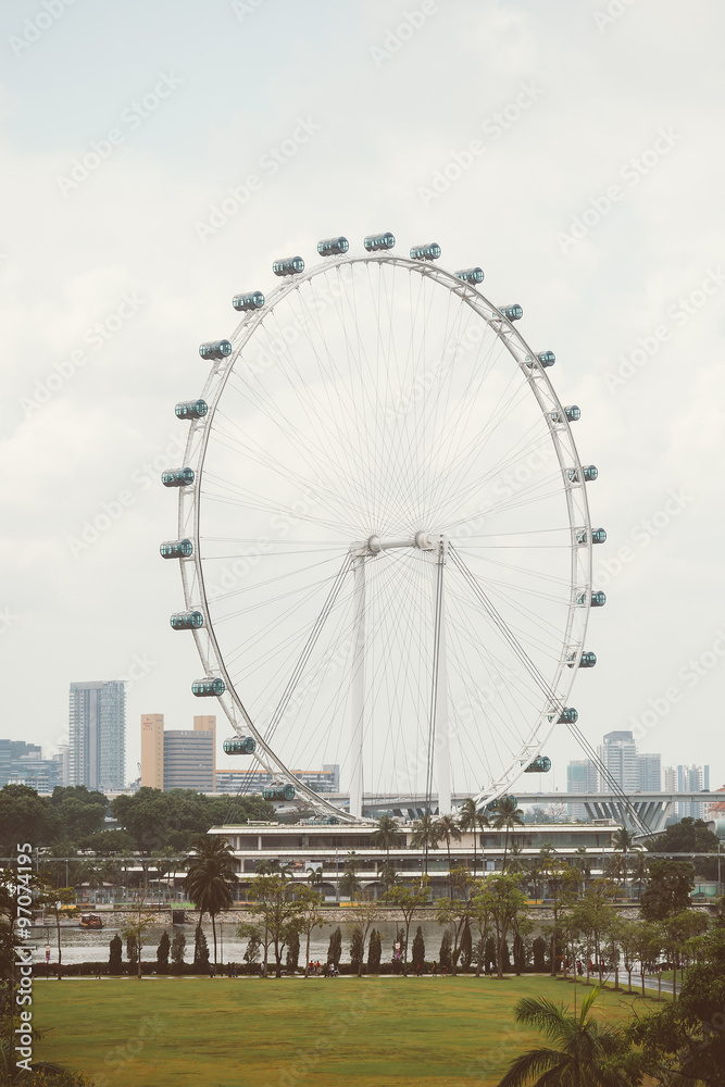 Fototapeta premium Singapore Flyer - the Largest Ferris Wheel in the World
