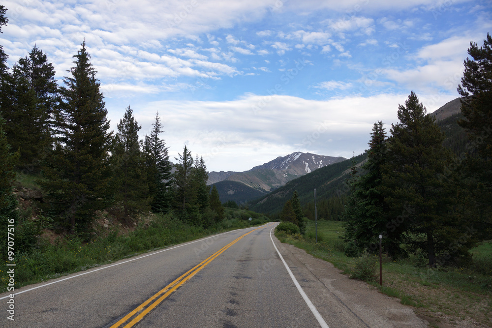 Fototapeta premium Rocky Mountain Road through Independence Pass