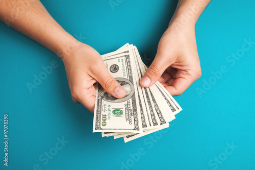 Cuadro en lienzo Counting money with hands