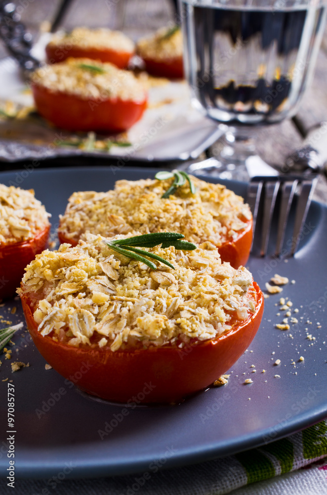 Tomatoes with crunchy sprinkles Tomatoes with crunchy sprinkles