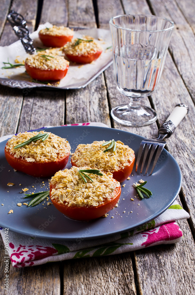 Tomatoes with crunchy sprinkles Tomatoes with crunchy sprinkles