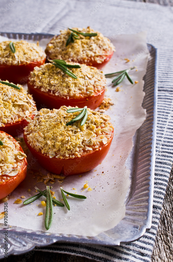 Tomatoes with crunchy sprinkles Tomatoes with crunchy sprinkles