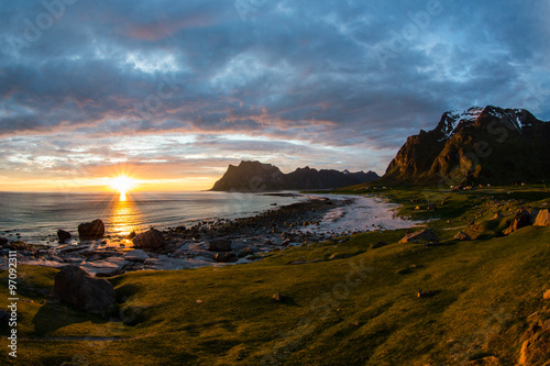 Mitternachtssonne auf den Lofoten
