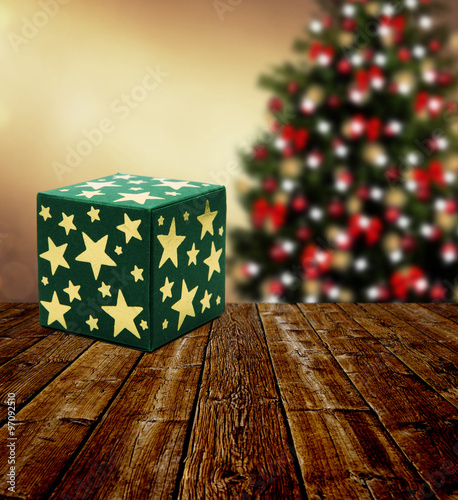 Geschenk vor Weihnachtsbasuum